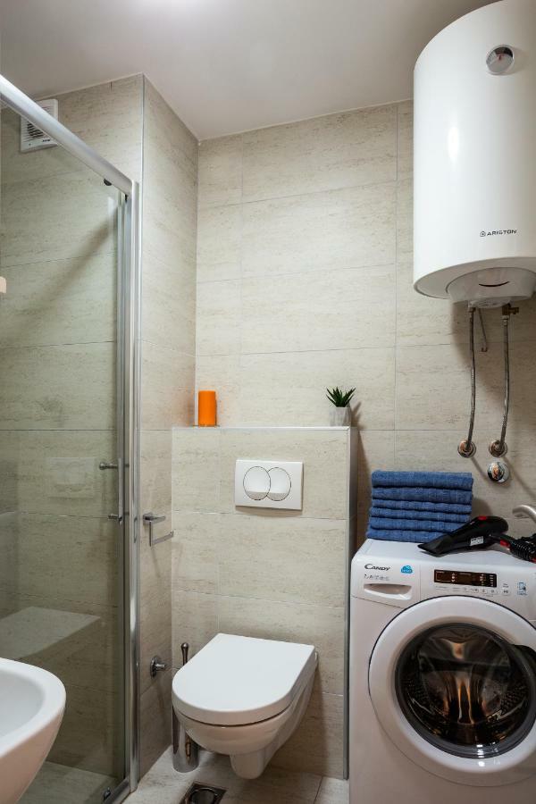 Apartmán Modern Naive Downtown With Free Private Garage-Fast Wi-Fi Novi Sad Exteriér fotografie